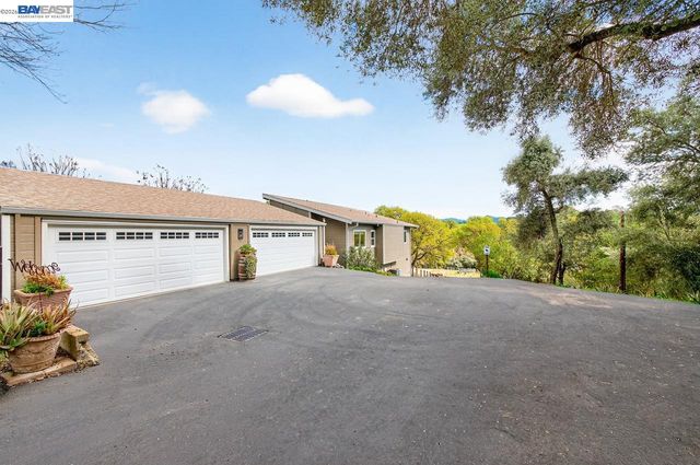 10700 Foothill Rd, Sunol, CA 94586