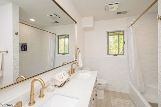 98 Westchester Ter, Clinton Twp., NJ 08801