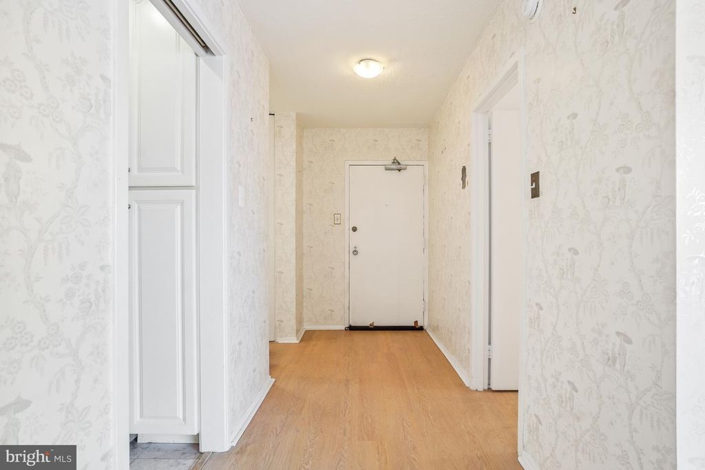 Image 10 of property listing at 5500 FRIENDSHIP BLVD #2414N, Chevy Chase, MD 20815