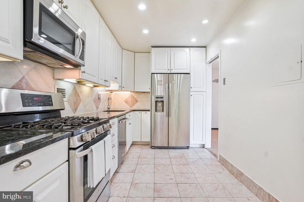 Image 17 of property listing at 5500 FRIENDSHIP BLVD #2414N, Chevy Chase, MD 20815