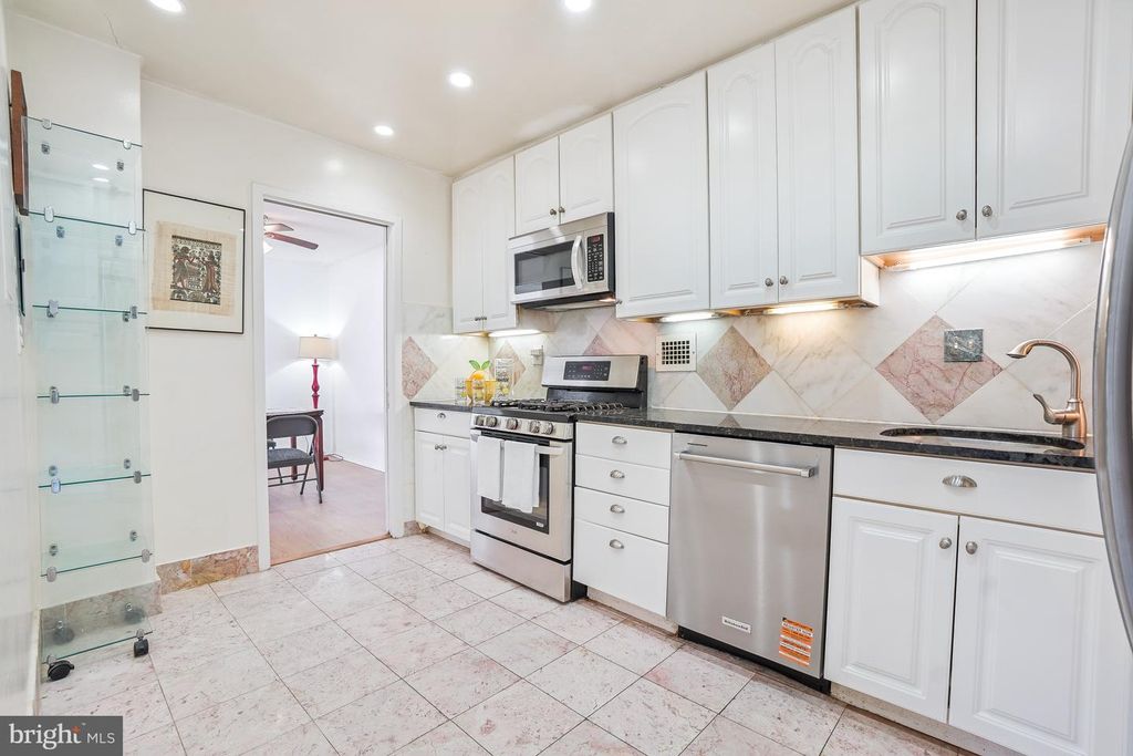 Image 18 of property listing at 5500 FRIENDSHIP BLVD #2414N, Chevy Chase, MD 20815