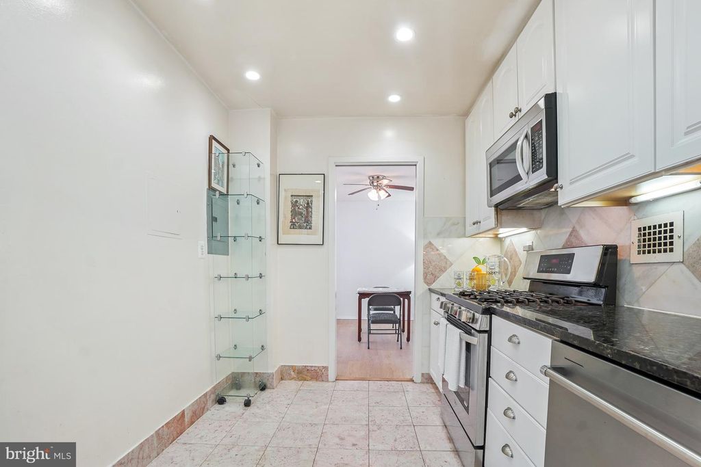 Image 19 of property listing at 5500 FRIENDSHIP BLVD #2414N, Chevy Chase, MD 20815