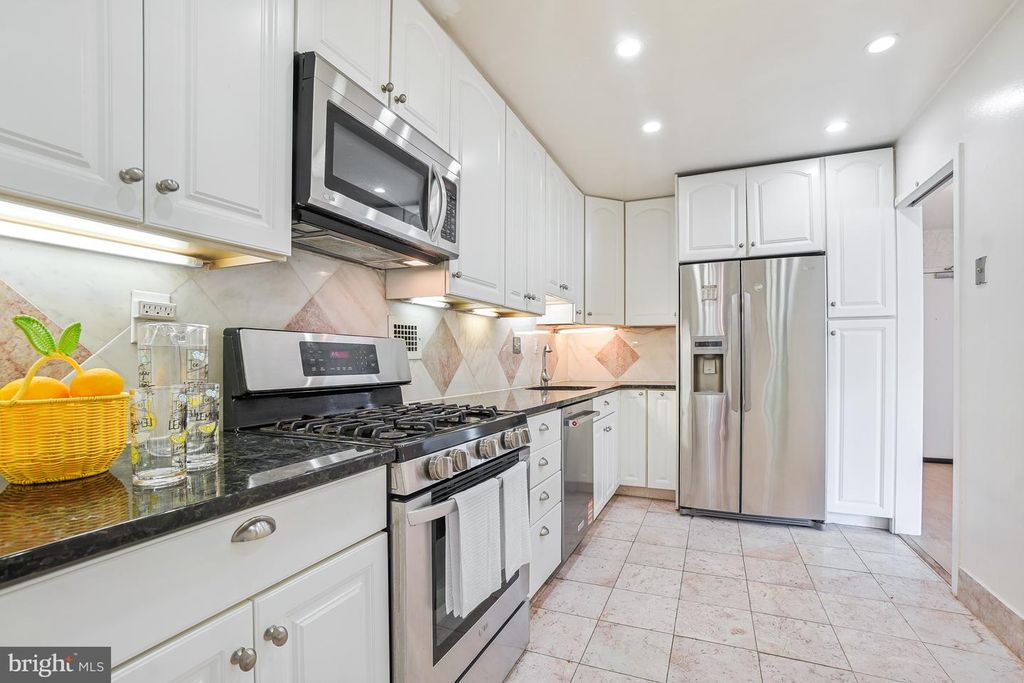 Image 21 of property listing at 5500 FRIENDSHIP BLVD #2414N, Chevy Chase, MD 20815
