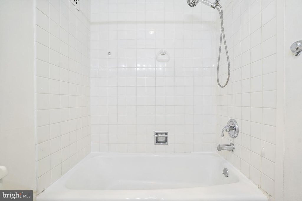 Image 27 of property listing at 5500 FRIENDSHIP BLVD #2414N, Chevy Chase, MD 20815