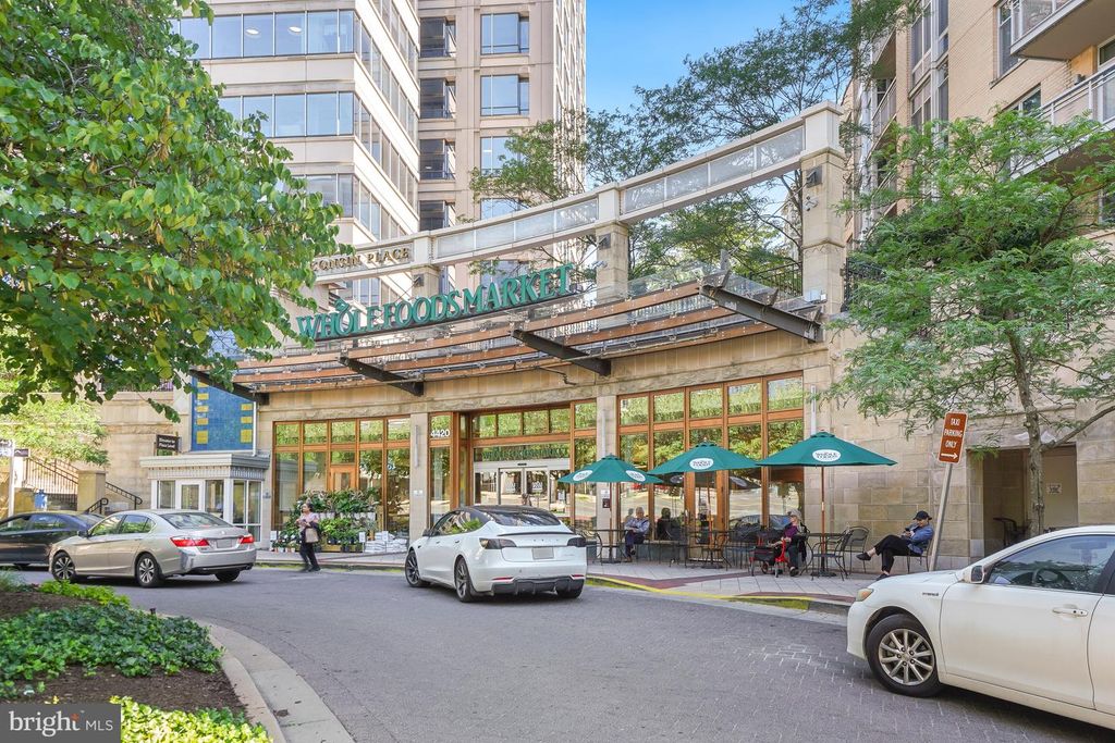 Image 34 of property listing at 5500 FRIENDSHIP BLVD #2414N, Chevy Chase, MD 20815