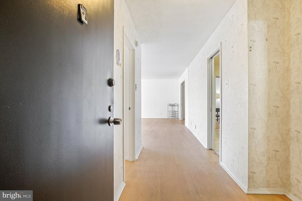 Image 9 of property listing at 5500 FRIENDSHIP BLVD #2414N, Chevy Chase, MD 20815