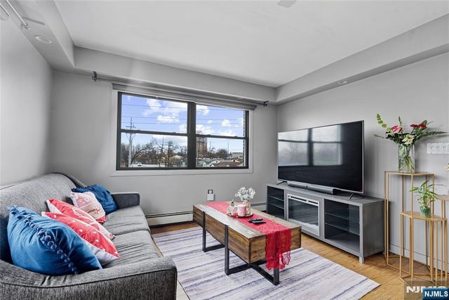 82 Garfield Avenue, Jersey City, NJ 07305