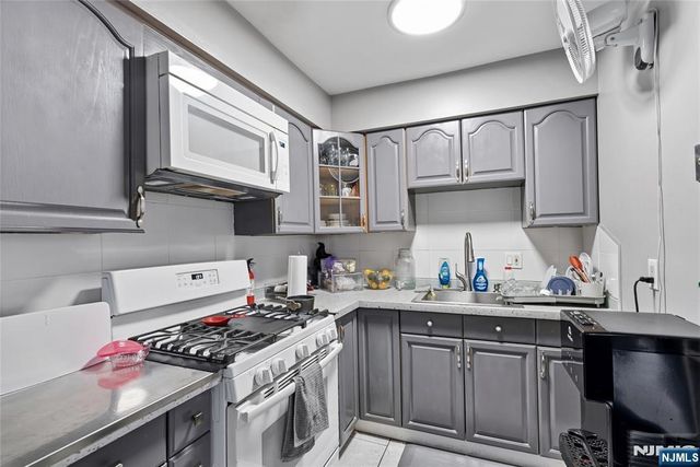 82 Garfield Avenue, Jersey City, NJ 07305