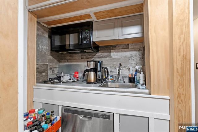82 Garfield Avenue, Jersey City, NJ 07305