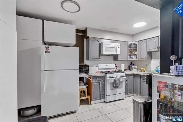 82 Garfield Avenue, Jersey City, NJ 07305