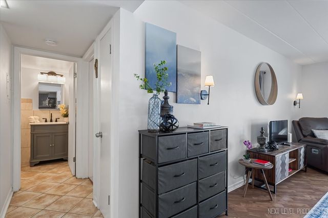 127 N Wolf Road 60A, Wheeling, IL 60090