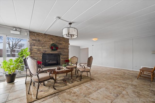 127 N Wolf Road 60A, Wheeling, IL 60090