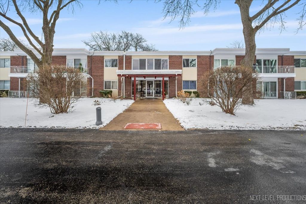 127 N Wolf Road 60A, Wheeling, IL 60090