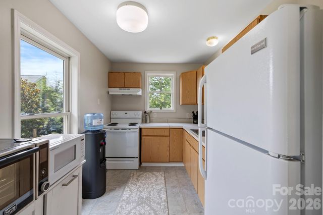 33 Madison Street, Asheville, NC 28801