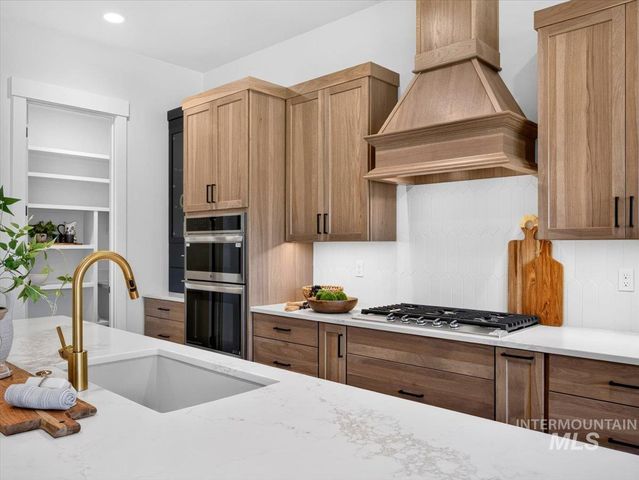 7168 E Chicken Hawk Loop, Nampa, ID 83686