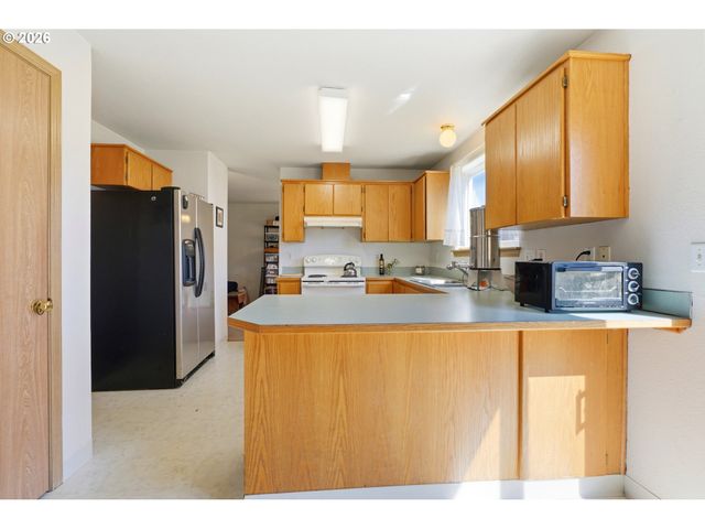 147 E FIR Dr, Gervais, OR 97026