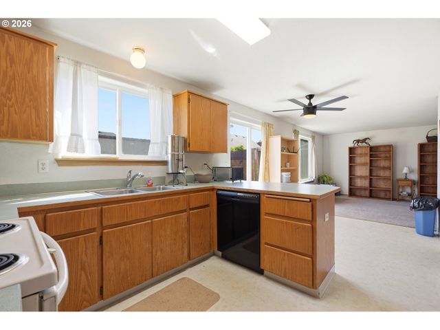 147 E FIR Dr, Gervais, OR 97026
