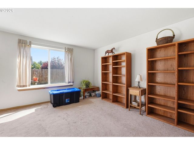 147 E FIR Dr, Gervais, OR 97026