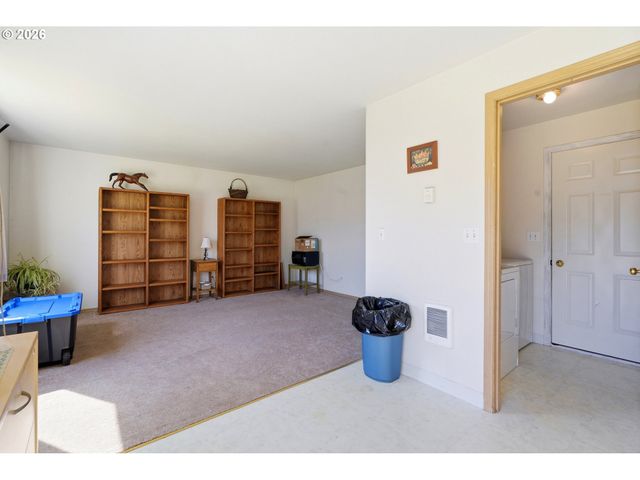147 E FIR Dr, Gervais, OR 97026