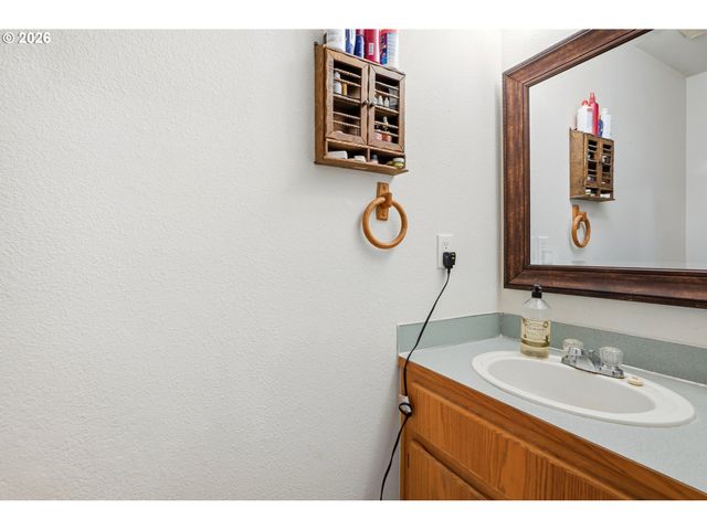 147 E FIR Dr, Gervais, OR 97026
