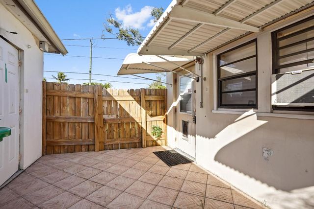 3858 Lakewood Road, Palm Springs, FL 33461