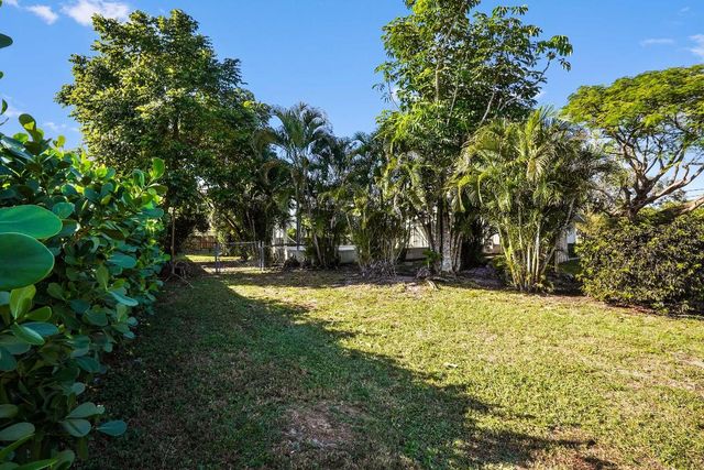 3858 Lakewood Road, Palm Springs, FL 33461