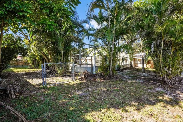 3858 Lakewood Road, Palm Springs, FL 33461