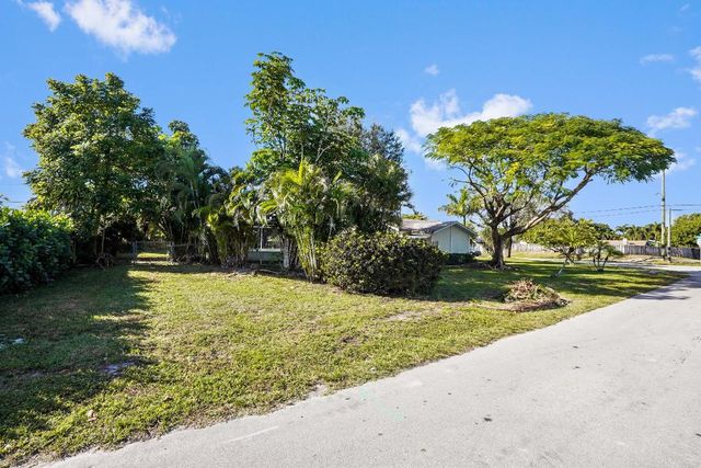 3858 Lakewood Road, Palm Springs, FL 33461