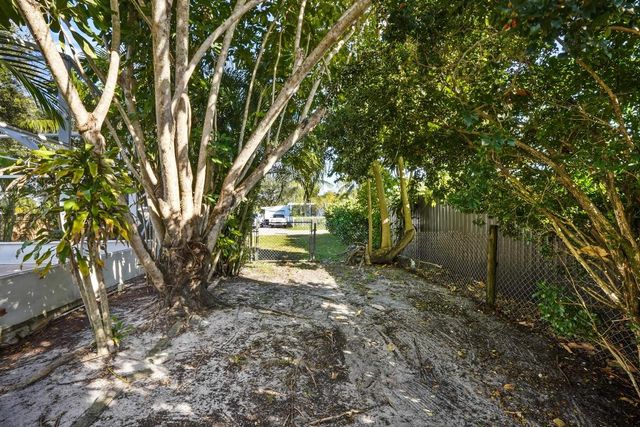 3858 Lakewood Road, Palm Springs, FL 33461