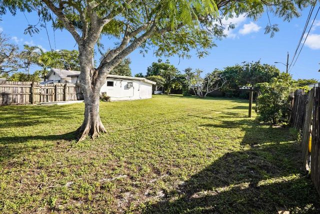 3858 Lakewood Road, Palm Springs, FL 33461