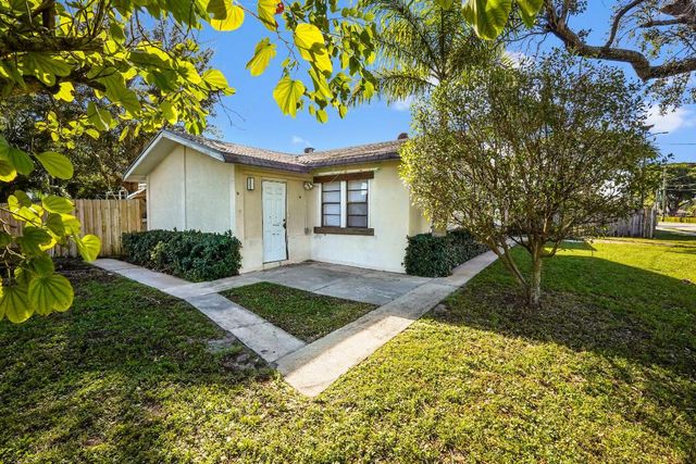 3858 Lakewood Road, Palm Springs, FL 33461