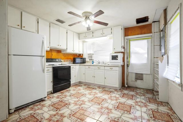 3858 Lakewood Road, Palm Springs, FL 33461