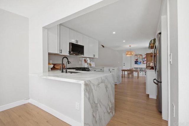 4185 Combe Way, San Diego, CA 92122