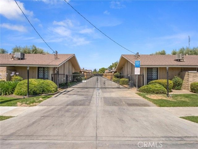 3749 N Fruit Avenue A, Fresno, CA 93705