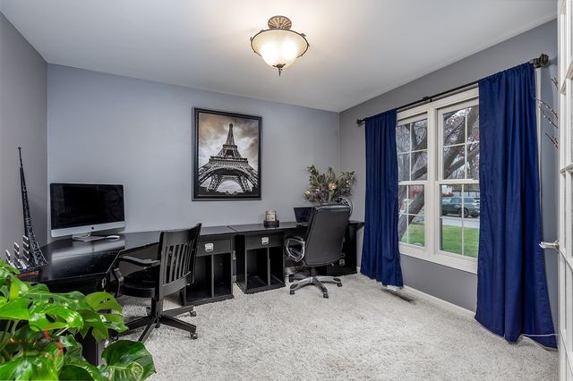 1123 Country Oak Drive, Ottawa, IL 61350