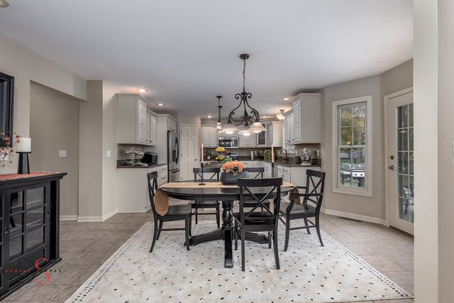 1123 Country Oak Drive, Ottawa, IL 61350