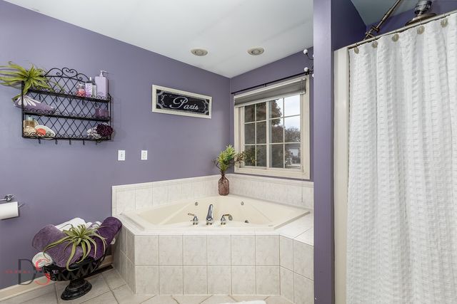 1123 Country Oak Drive, Ottawa, IL 61350