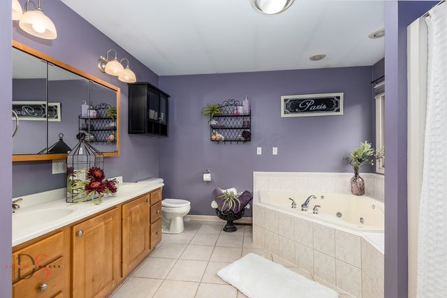 1123 Country Oak Drive, Ottawa, IL 61350