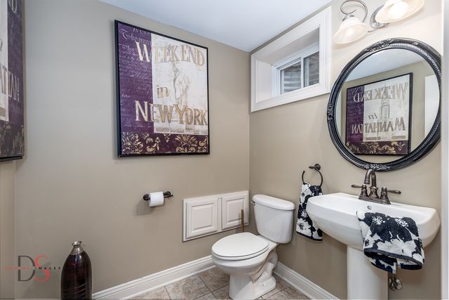 1123 Country Oak Drive, Ottawa, IL 61350