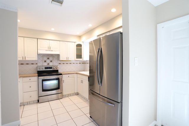 101 Shoreview Drive, Greenacres, FL 33463