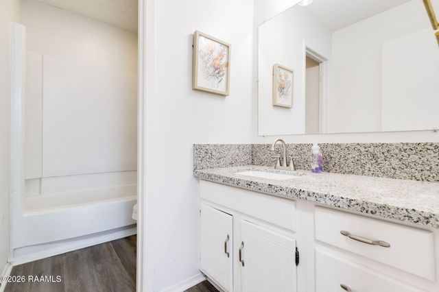 14 Larkspur Lane, Lafayette, LA 70507