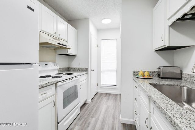 14 Larkspur Lane, Lafayette, LA 70507