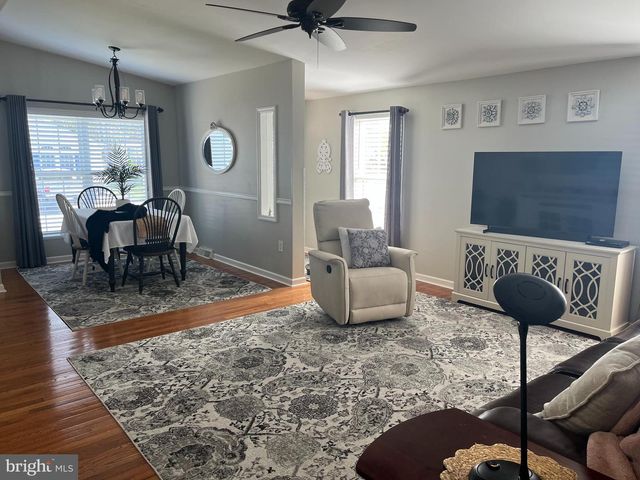 16 DOGWOOD LN, Mays Landing, NJ 08330