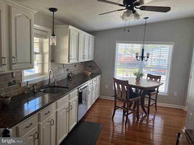 16 DOGWOOD LN, Mays Landing, NJ 08330