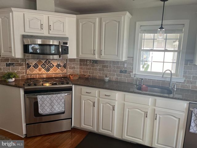 16 DOGWOOD LN, Mays Landing, NJ 08330
