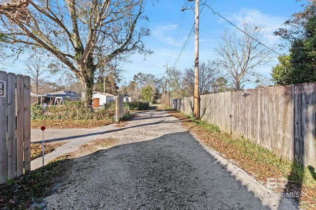 22170 Fairway Drive, Robertsdale, AL 36567