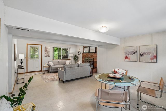 19845 105th Avenue SE, Renton, WA 98055