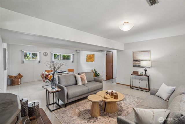 19845 105th Avenue SE, Renton, WA 98055