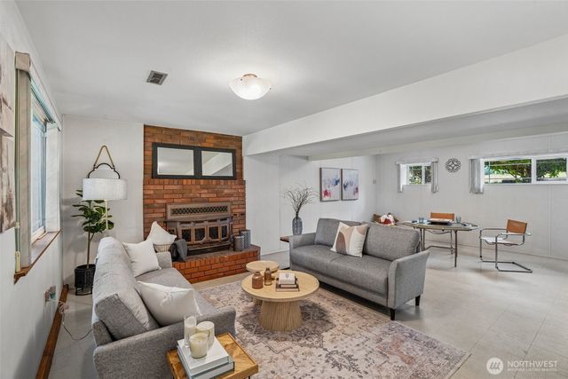 19845 105th Avenue SE, Renton, WA 98055