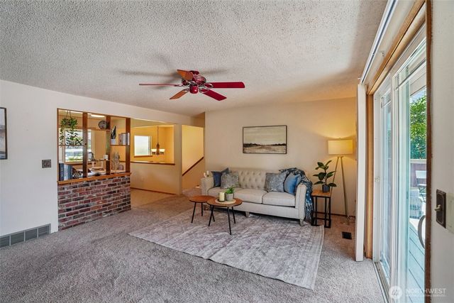 19845 105th Avenue SE, Renton, WA 98055